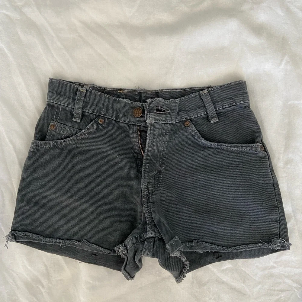 Levi’s Reworked High Rise denim shorts 🖤 - Picture 4 of 4